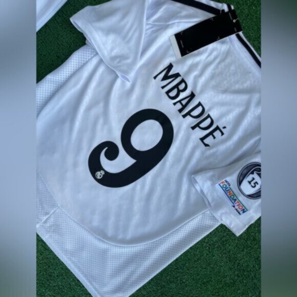 2024/25 Real Madrid kids soccer jersey youth Mbappe - Picture 4 of 10